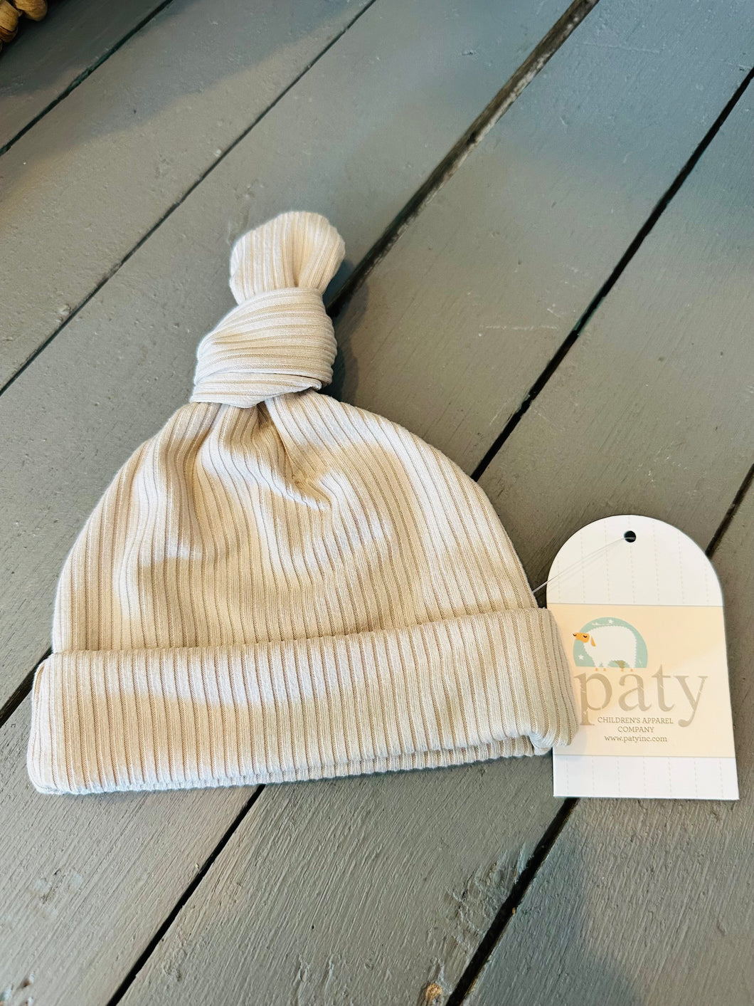 Paty: Sand Rib Knotted Beanie